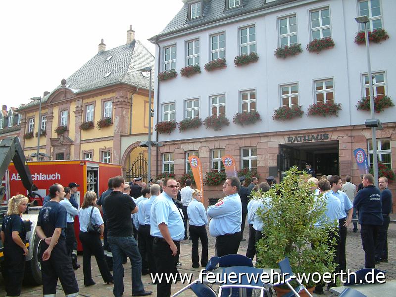 2009.09.20 Kreisfeuerwehrtag Fahrzeugausstellung 002.jpg